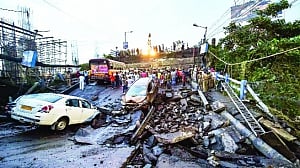 1 dead, many trapped as Kolkata bridge caves in