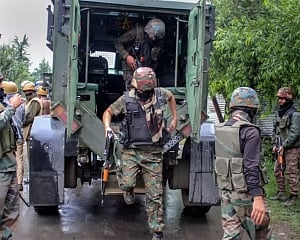 3 militants killed outside Srinagar
