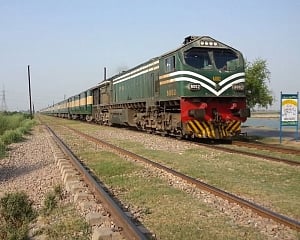 9 killed in train-rickshaw collision in Pakistan