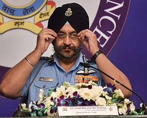 Air Force Chief on visit to Japan