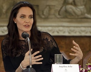 Angelina Jolie enjoys with children after custody agreement