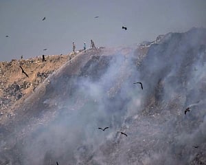 Bhalswa fire: Mayor, NDMC commissioner visit landfill site