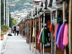 China woos Bhutan, to India's displeasure