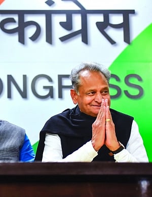 Cong invites all for Nath, Gehlot coronation