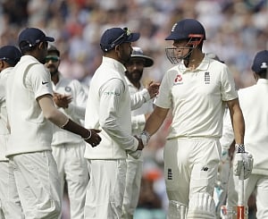 Cook hits farewell ton, Root scores hundred as England extend their lead to 404