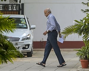 Court takes cognisance of Akbar's defamation case against Ramani