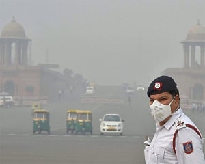 Delhi's air quality deteriorates, 6 areas record severe pollution
