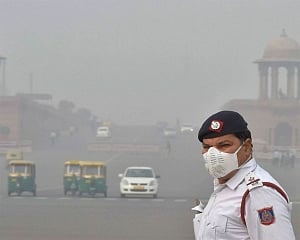 Delhi's air quality oscillate between 'poor' and 'very poor' categories