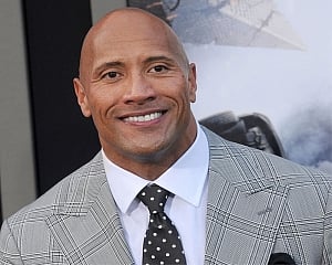 Dwayne Johnson's daughter paints his nails red