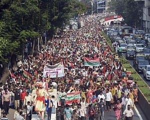 Farmers march to Mumbai's Azad Maidan for land rights, drought relief