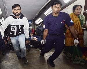 Fire in Kolkata metro, 16 injured