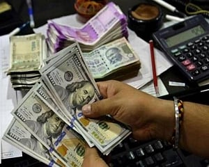 Forex reserves down by USD 915.8 mn to USD 399.609 bn