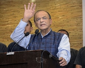 Govt does not need extra funds from RBI to meet fiscal deficit target: Jaitley