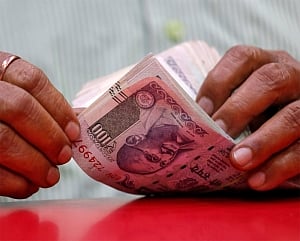 Govt moves to arrest Re depreciation to have limited impact: Report