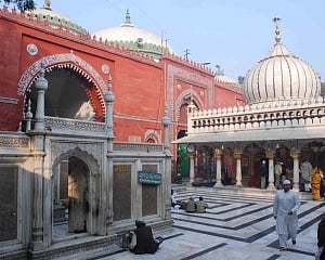 HC seeks Centre's reply on PIL seeking entry of women into Nizamuddin shrine