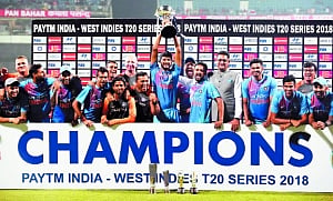 India on the ball, last ball