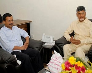Kejriwal meets Andhra Pradesh CM