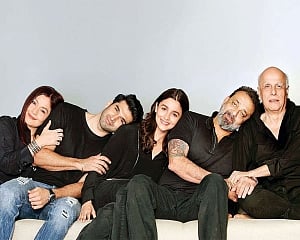Mahesh Bhatt returns to direction with 'Sadak 2'