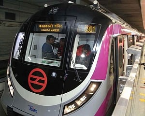 Metro services on Magenta line temporarily halted to rescue bird