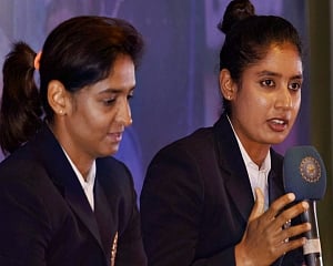 Mithali, Harmanpreet meet top BCCI officials over World T20 selection drama