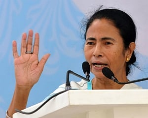 Modi govt dividing people, instead of working for their unity: Mamata