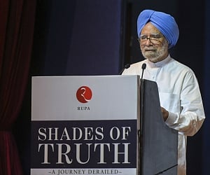 Modi govt undermining values that democratic polity should protect: Manmohan