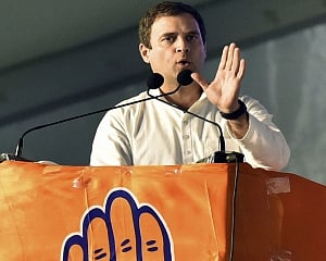 Modi has created cobweb just like Mogambo to 'loot' armed forces: Rahul