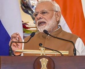 Modi invites Russia to set up defence industrial park in India
