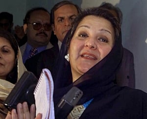 Nawaz's ailing wife dies in London