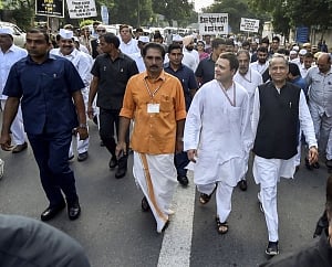 Oppn parties led by Rahul Gandhi kickstart 'Bharat Bandh'