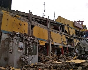 Over 380 killed in devastating Indonesia tsunami, quake
