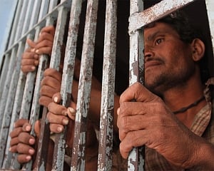 Pakistan arrests 12 Indian fishermen