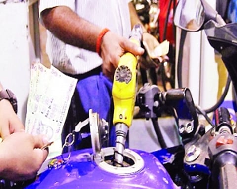 Petrol crosses Rs 91-mark, LPG above Rs 500