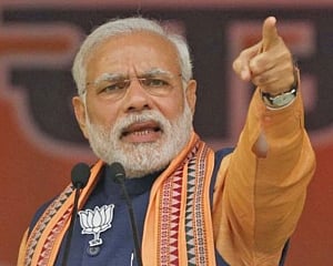 PM attacks Cong for comparing sliding rupee with his mother