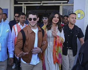 Priyanka Chopra, Nick Jonas jet off to Jodhpur