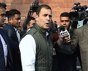 Rahul to hold fresh round of discussions with Rajasthan CM hopefuls Gehlot, Pilot