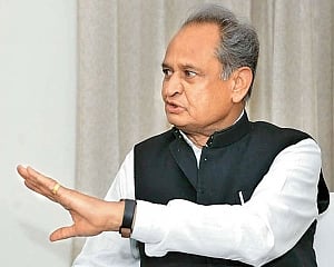 Raje govt patronised liquor, land and sand mafia in Rajasthan: Gehlot