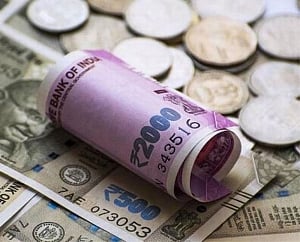 Re strengthens by 50 paise against dollar in early trade