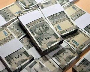 Rupee recovers 6 paise against US dollar ahead of RBI policy outcome
