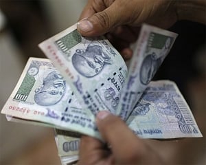 Rupee rises 31 paise against US dollar on falling crude prices
