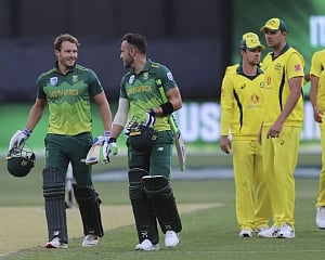 Ruthless South Africa thrash Australia by six wickets