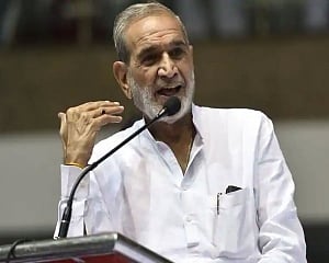 Sajjan Kumar resigns from Cong primary membership, writes to Rahul