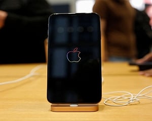 Salesforce, Apple team up for business apps