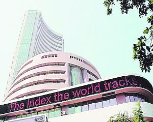 Sensex logs 5th straight gains, zooms 307 points