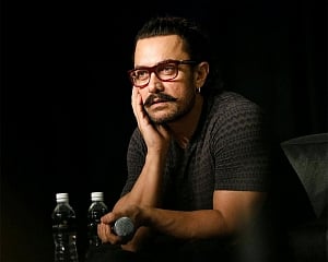 Shakun Batra has discussed Osho's story with me: Aamir Khan