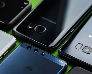 Smartphone players focus on affordable (un)flagships for Indian users