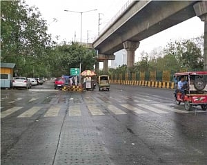 Smoggy morning in Delhi, light showers recorded: MeT
