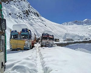Srinagar experiences coldest Dec night in 3 decades, many water bodies in Valley freeze