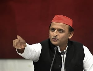 Stone-pelting in Ghazipur 'failure of administration': Akhilesh