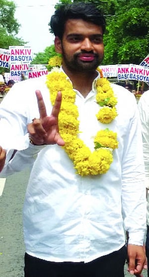 Suspended by ABVP on fake degree, Ankiv quits as DUSU chief